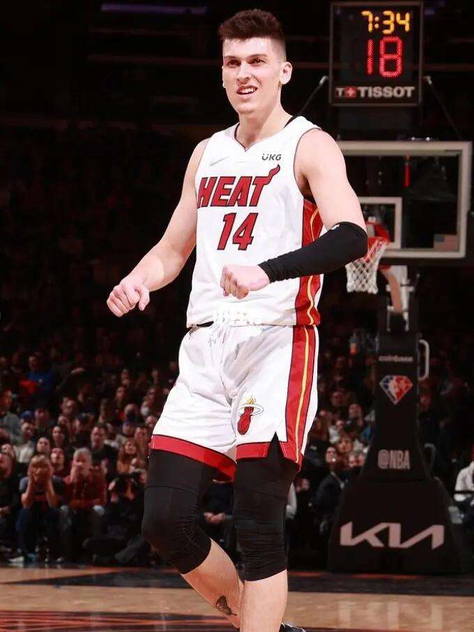 他不仅凭借 他不仅凭借